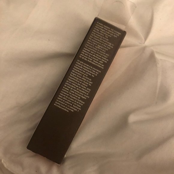 Becca Ultimate Coverage Concealer - Picture 3 of 5